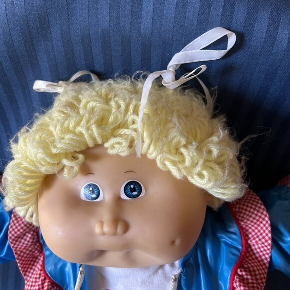 1986 Cabbage Patch Doll with Birth Certificate and Travel Bag - Picture 3 of 13